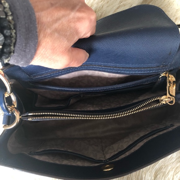 Like New Michael Kors navy handbag - Picture 5 of 11